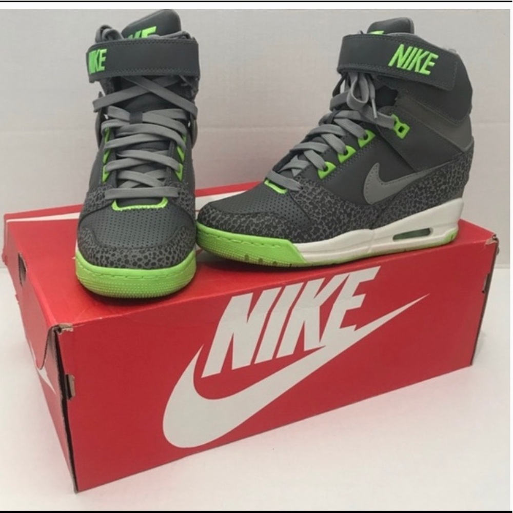Nike Air Revolution Sky Hi - Size 8